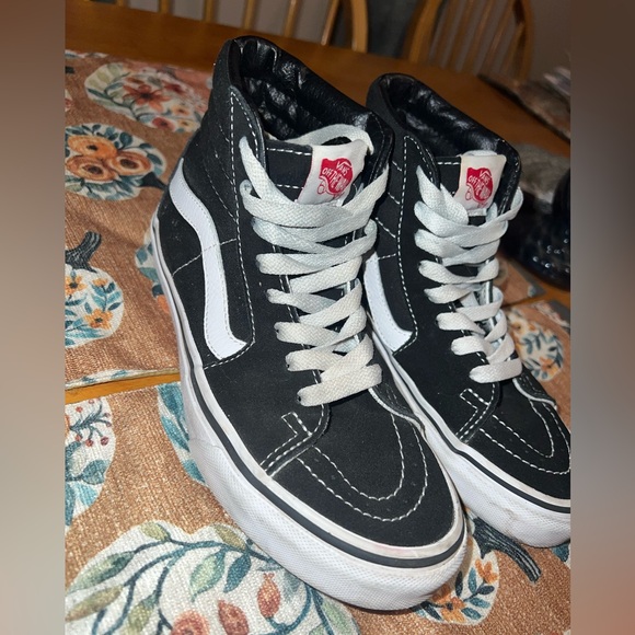 Black and white Vans, size 5.5.. my daughter only wore them a few times.. - Picture 2 of 7
